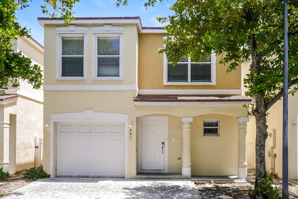 Foto principal - 997 SW 15th St