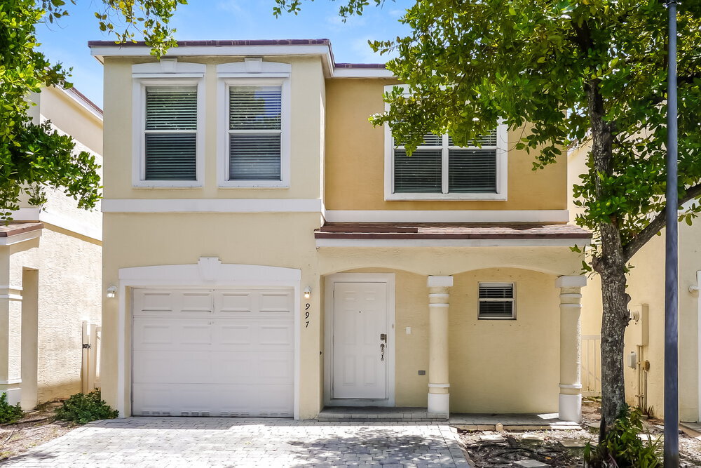 Primary Photo - 997 SW 15th St