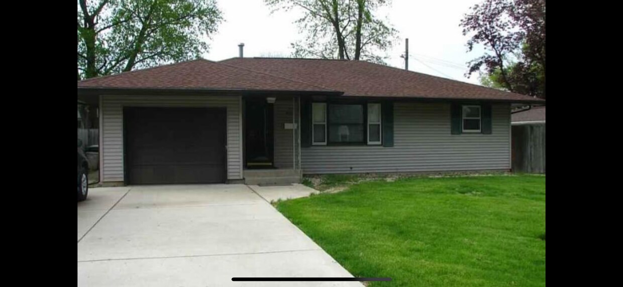 Primary Photo - 400 E Buckner St