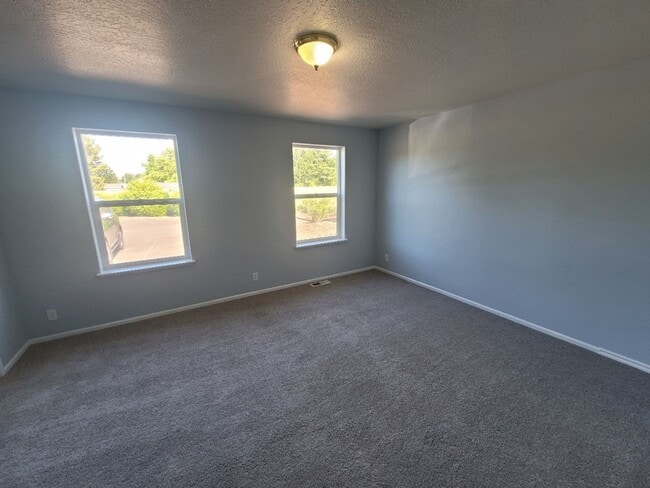 Foto del edificio - 2 Bedroom Condo Available in Thurston