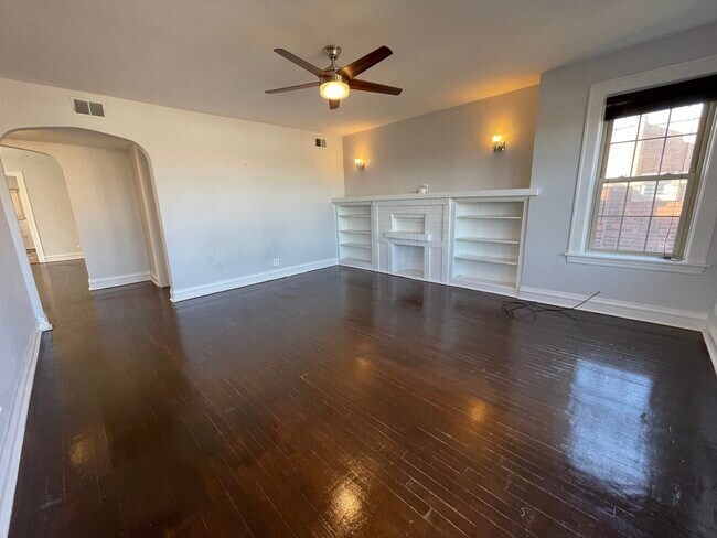 Building Photo - 4919 W Cuyler Ave