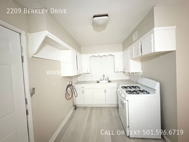 Foto del edificio - 2209 N Berkley Dr