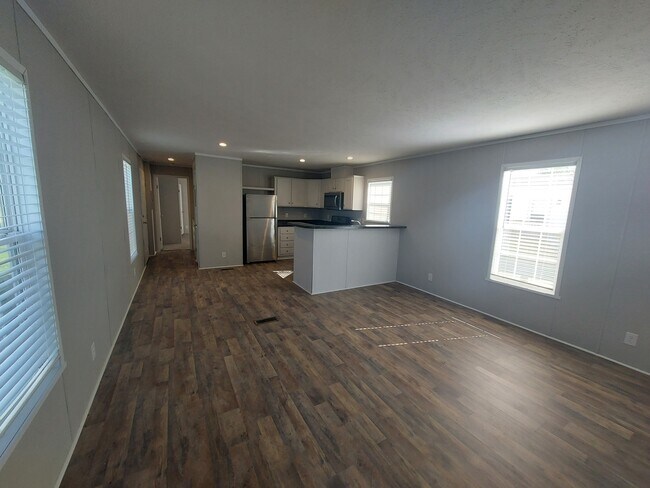 Building Photo - 3431 Bissell Rd
