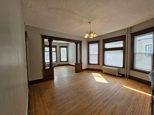 Building Photo - 1414 Golden Valley Rd