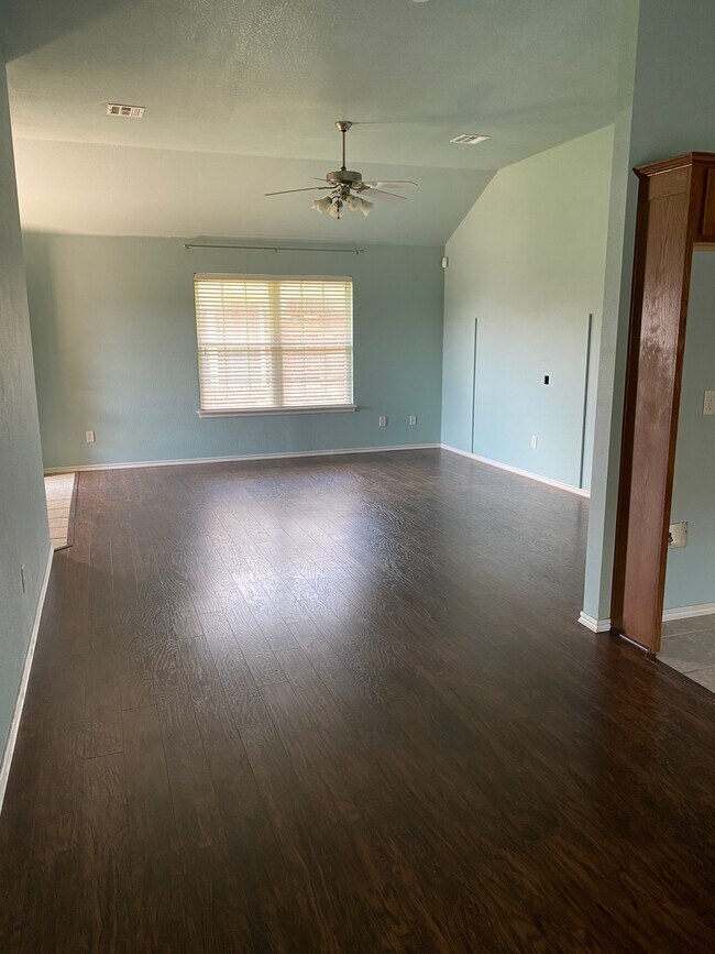 Building Photo - 3610 Ellis Ave