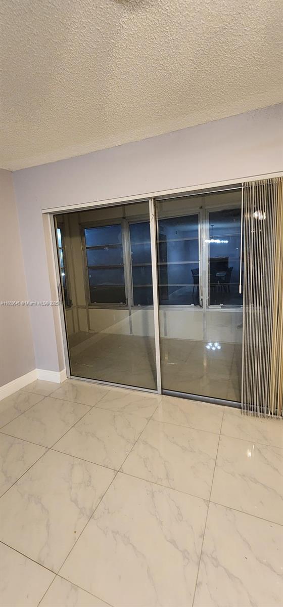 Foto del edificio - 394 N Laurel Dr