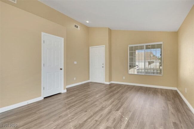 Foto del edificio - 2329 Avery Dr