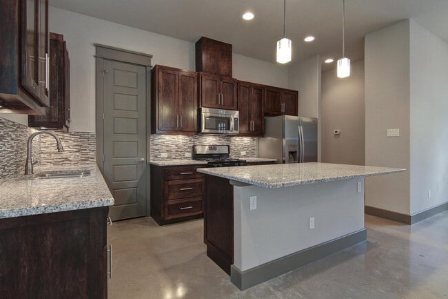 Building Photo - UT PRE-LEASE: 2013 Construction 6 bed /3 b...