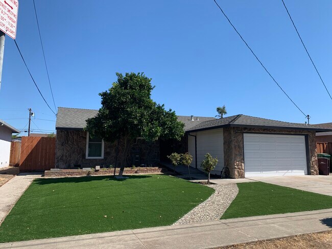 Building Photo - 28396 Dickens Ave