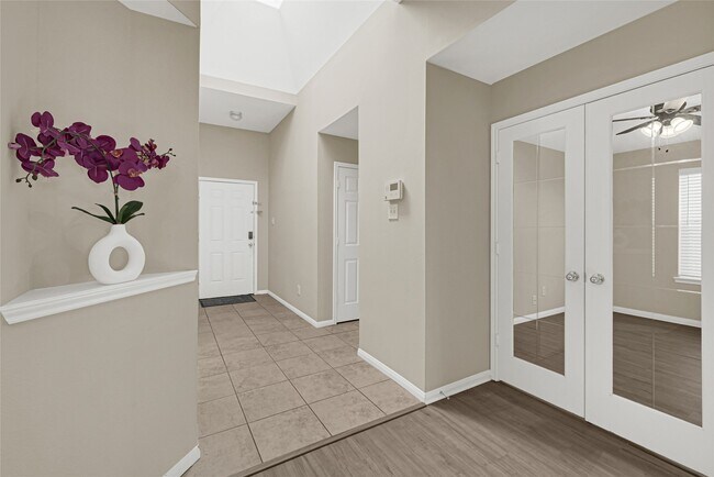 Foto del edificio - 8123 Solara Bend Ct