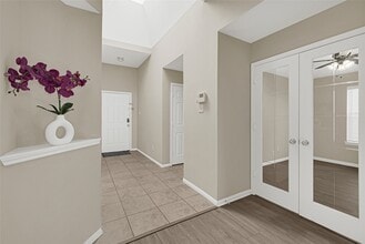 Building Photo - 8123 Solara Bend Ct