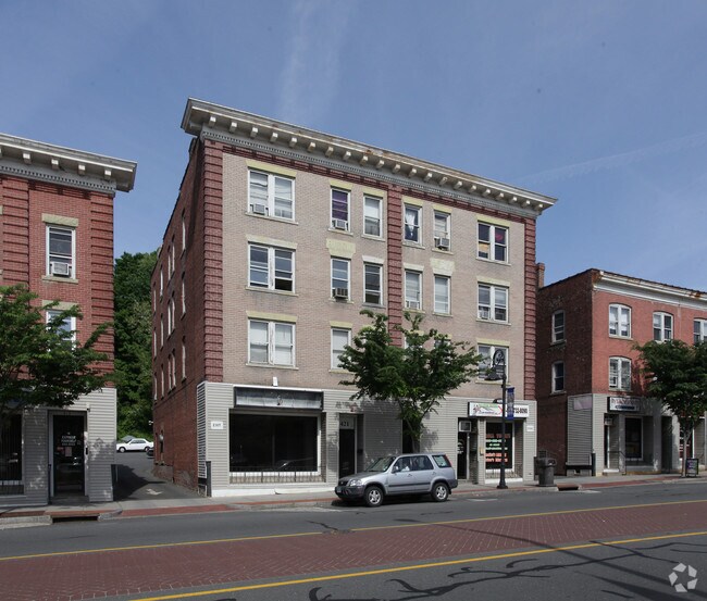 Foto principal - 411-431 N Main St
