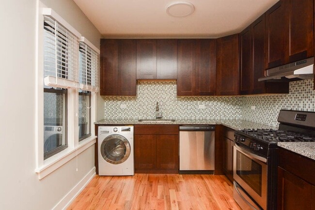 Building Photo - 811 Elm St