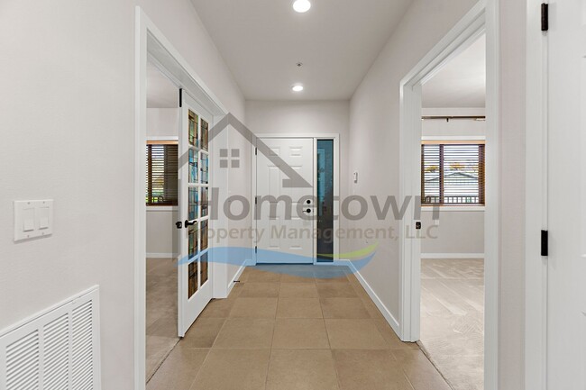 Foto del edificio - 3 Bedroom 2 Bathroom Condominium with 1 Ca...