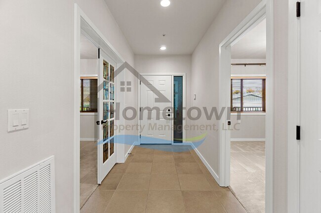 Foto del edificio - 355 W Waterside Dr
