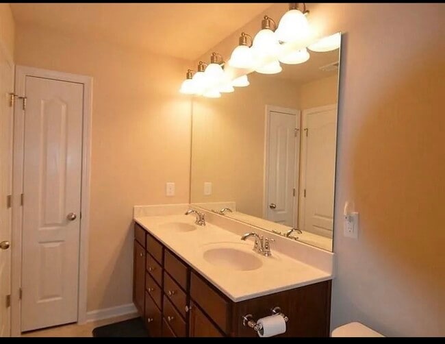 Building Photo - 4006 Kentworth Dr