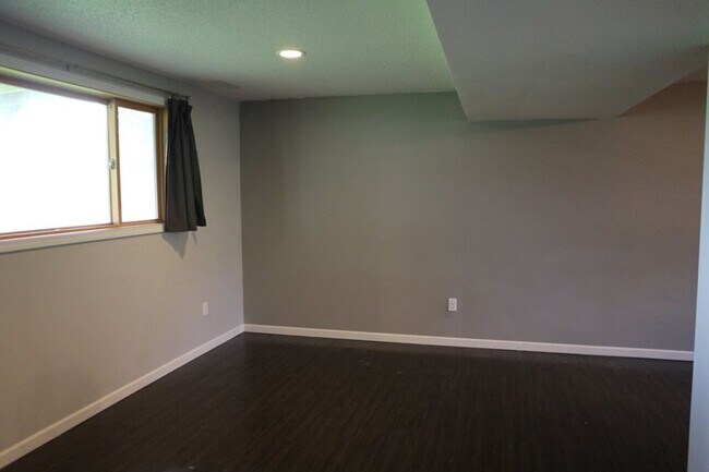 Building Photo - 507 West Fargo