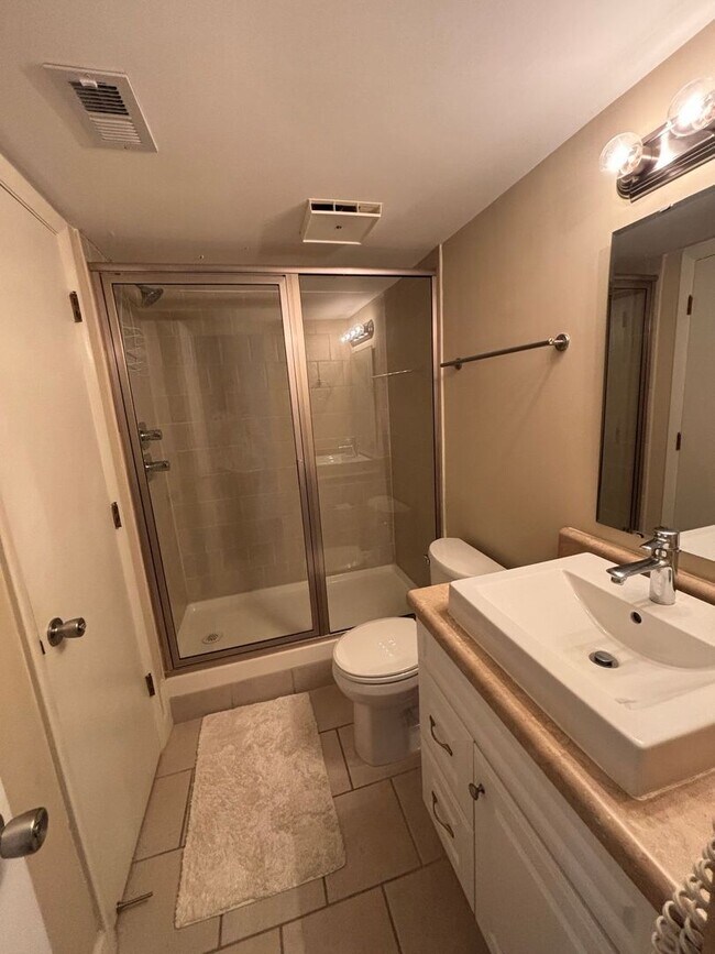 Foto del edificio - Nice 3 bedroom/3 bath furnished condo near...