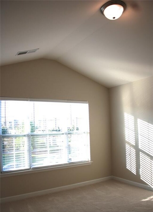 Foto del edificio - Beautiful Townhome in coveted Steele Creek - Berewick
