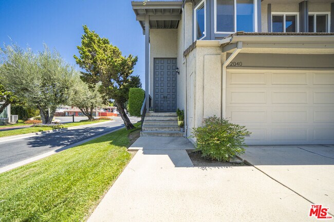 Foto del edificio - 2040 Woodbriar Ct