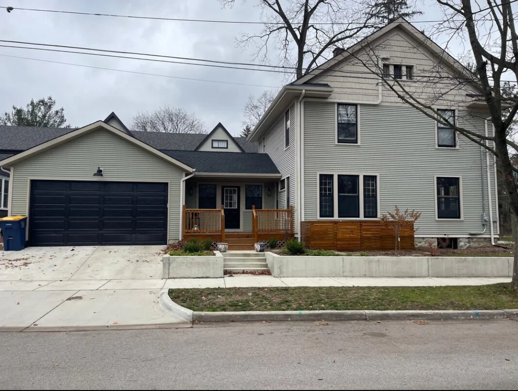 1626 Robinson Rd SE, East Grand Rapids, MI 49506 House Rental in East