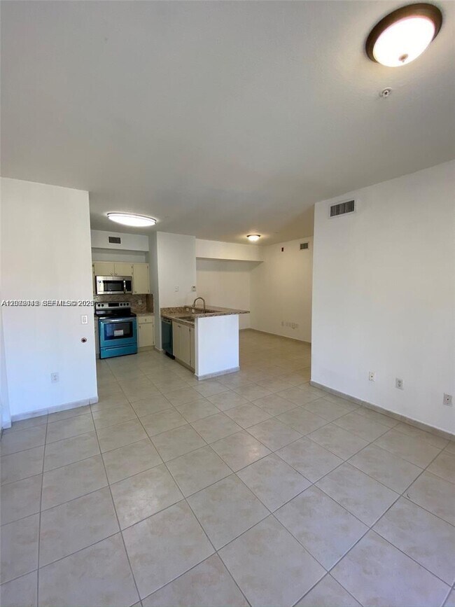 Foto del edificio - 7240 NW 114th Ave