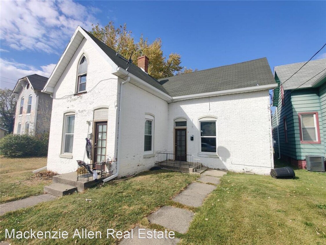 3 br, 2 bath House 110 W Locust House Rental in Shelbyville, IN