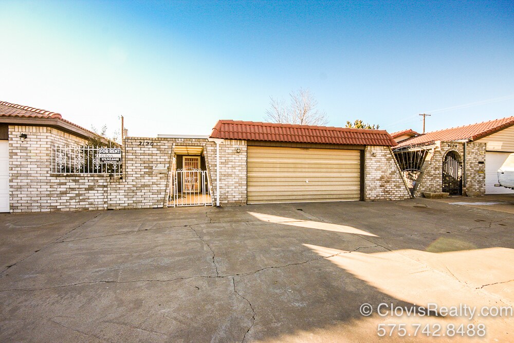 Front of House - 2120 La Fonda Rd