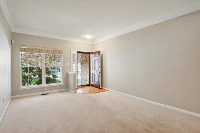 Foto del edificio - 103 Birchwood Dr