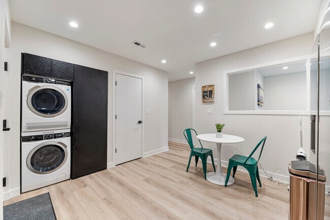 Foto del edificio - 2316 W Estes Ave