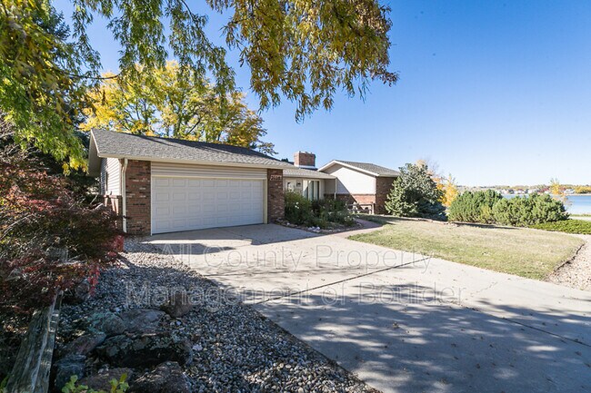 Foto del edificio - 3118 Lakeview Cir