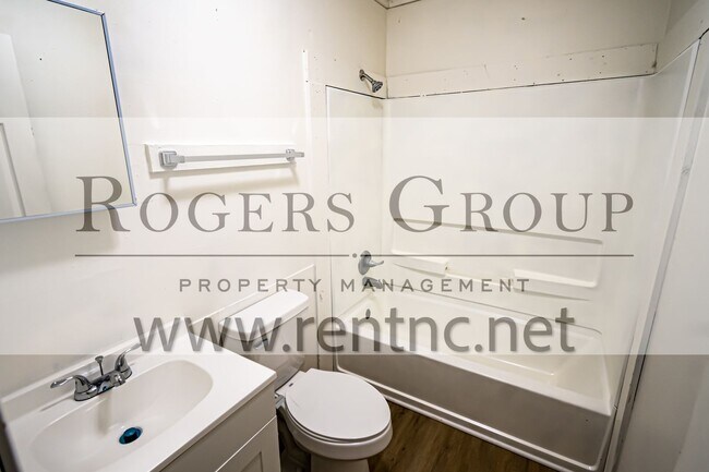 Foto del edificio - #450 - 416-418 Ridley St Duplex