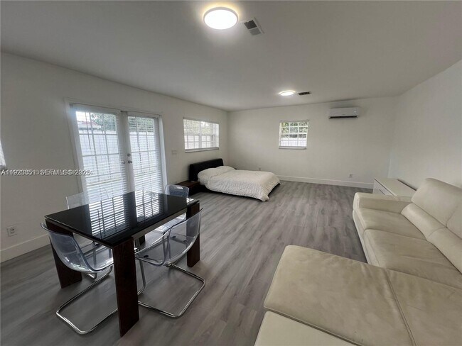 Foto del edificio - 19122 NW 36th Ave