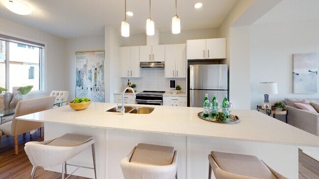Photo du bâtiment - Beautiful 3 bedroom, 2.5 bathroom townhouses for rent in Maple, SE Edmonton!