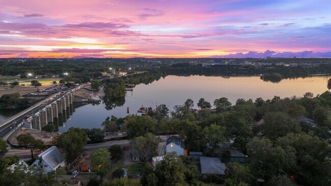 Foto del edificio - 2704 Canterbury St