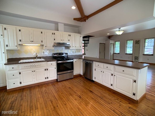 Building Photo - 1 br, 1 bath Apartment - 609 Madison Ave