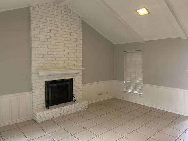 Foto del edificio - 3711 Colony Park Dr