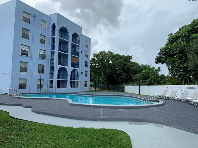 Foto del edificio - 9460 Fontainebleau Blvd