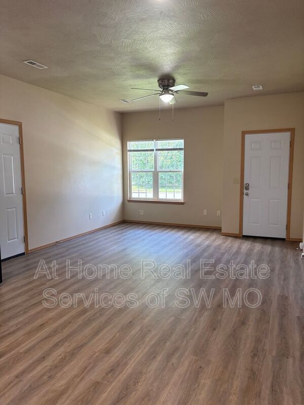 Foto del edificio - 616 S Rilynn