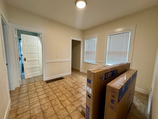 Building Photo - 18 Sawyer Ter