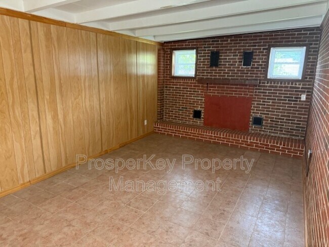 Building Photo - 2918 Emory St