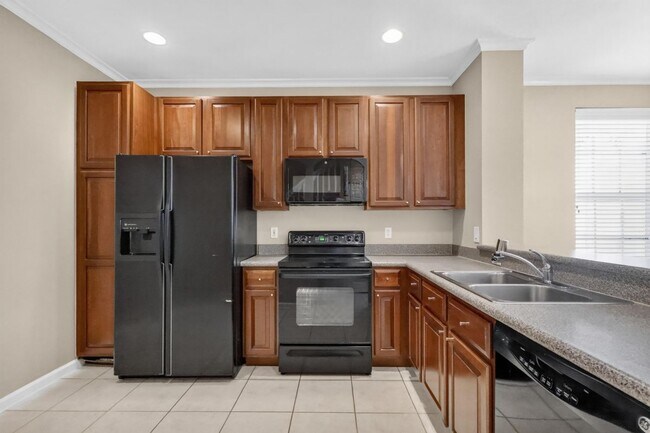 Building Photo - 8103 Bellagio Ln