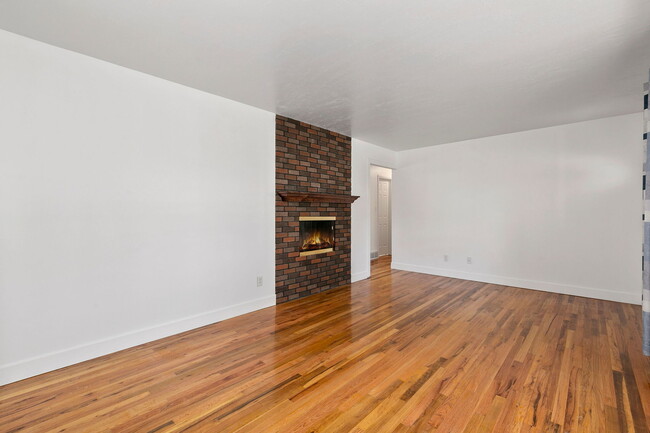 Foto del edificio - 4004 E 9th St