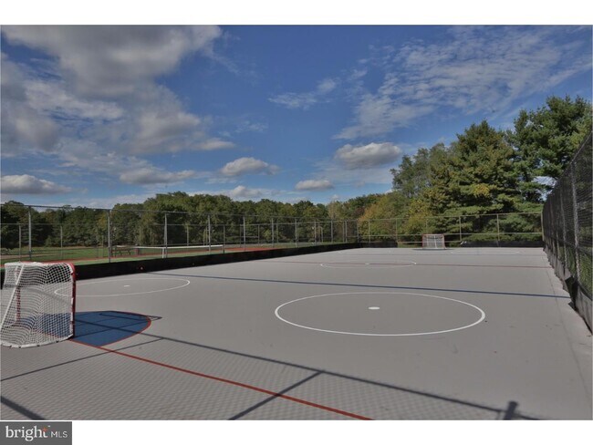 Building Photo - 15015 Hopkins Ct