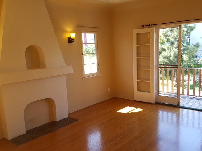 Building Photo - 912 S Orange Grove Ave