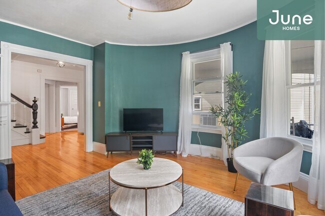 Foto del edificio - ROOM ONLY in 5-bed/1.5-bath Home