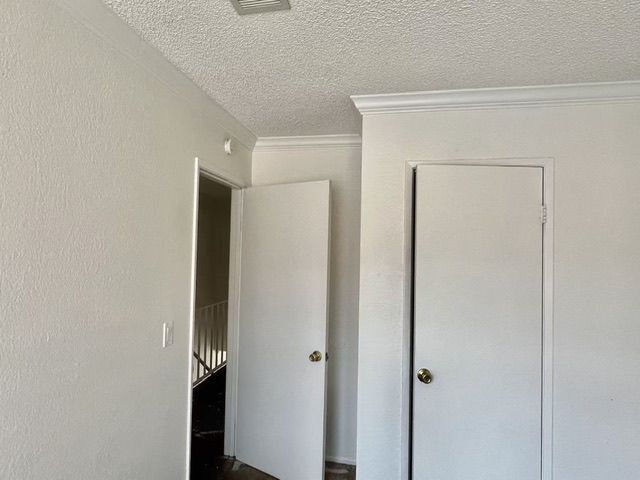 Building Photo - 1460 Kendall Dr