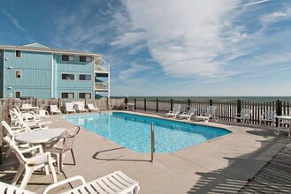 Building Photo - 1437 Fort Fisher Blvd S