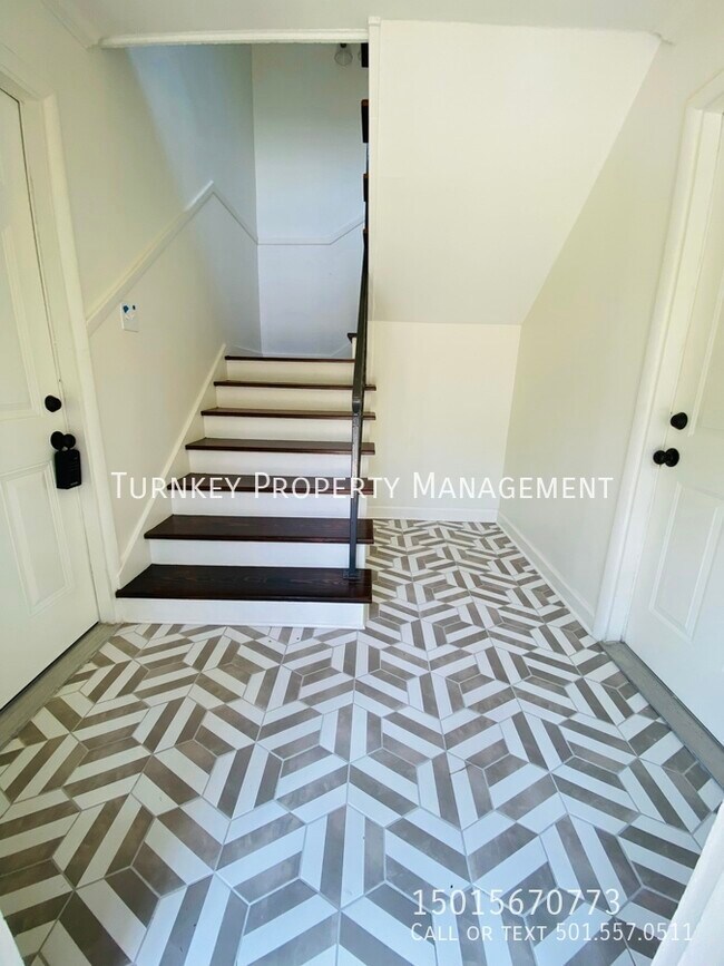 Foto del edificio - 608-612 E 7th St