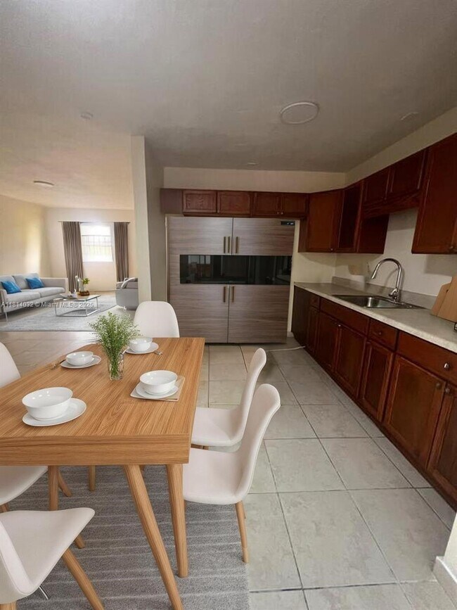 Foto del edificio - 19373 NW 28th Ct